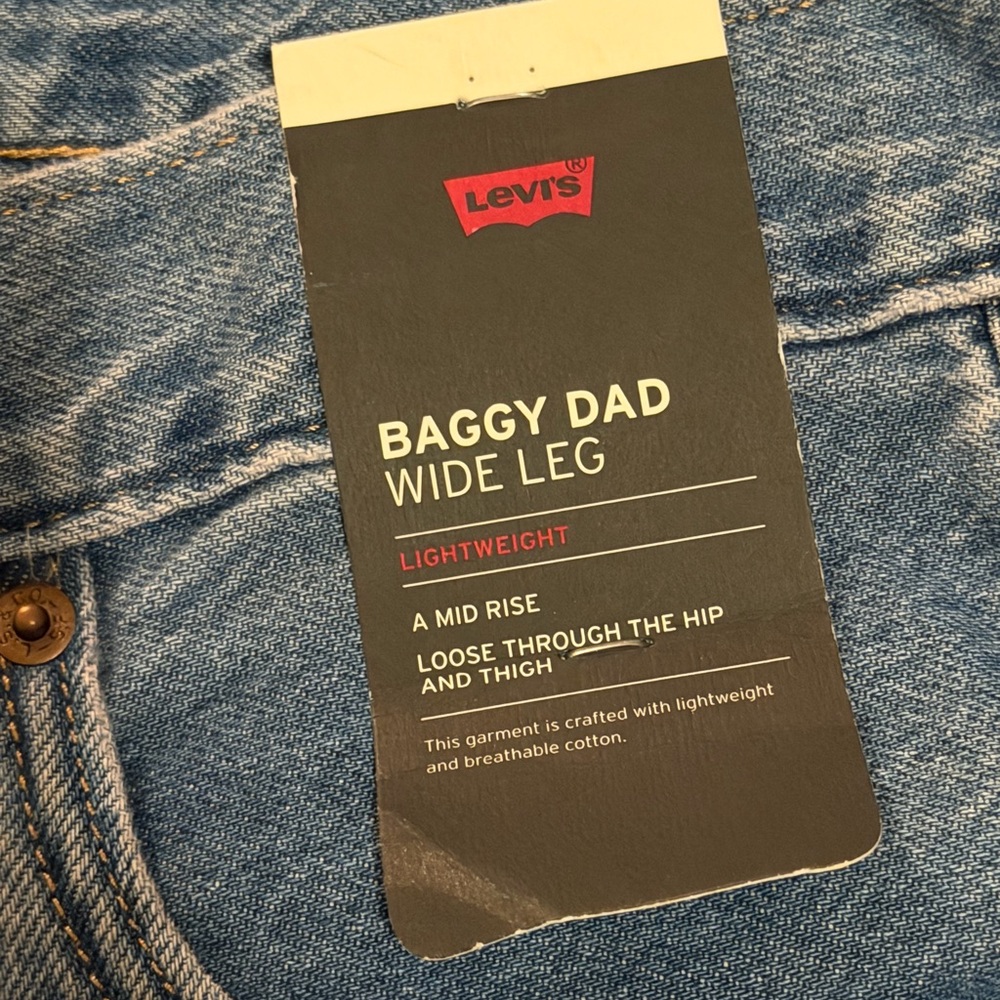 Levi's Baggy Dad Wide Leg Jeans medium/light wash. NWT size 31